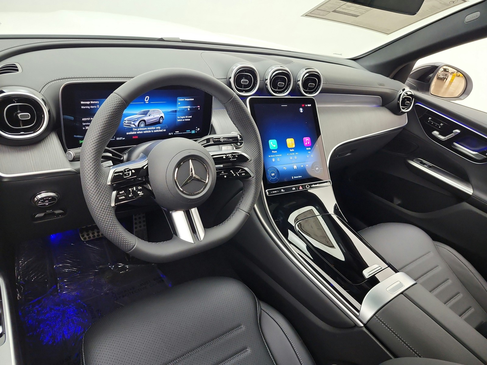 New 2027 MANUFAKTUR Moonlight White Metallic Mercedes-Benz GLC 300 SUV image 9