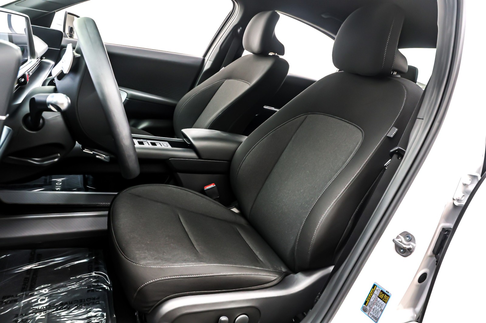 Used 2025 Serenity White Hyundai SE Standard Range RWD image 17