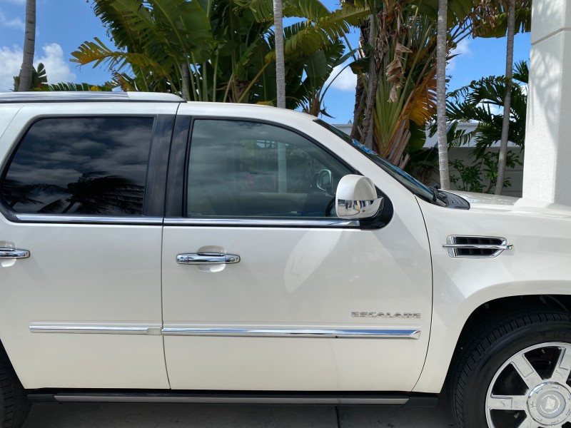 2010 Cadillac Escalade SUNROOF NAV Premium LOW MILES 66,933 in ,
