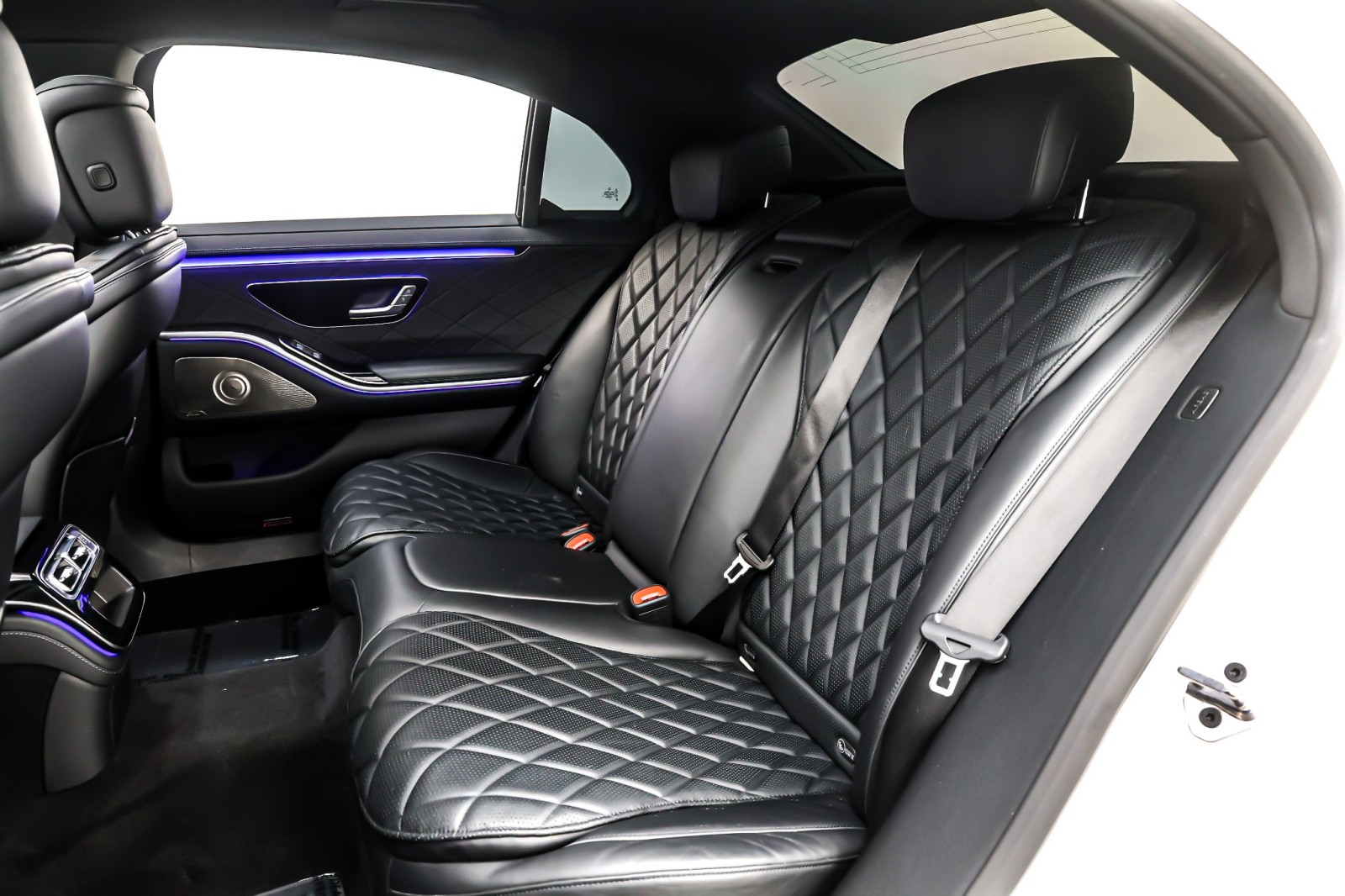 Certified Used 2022 MANUFAKTUR Diamond White Mercedes-Benz S 580 4MATIC® Sedan image 10