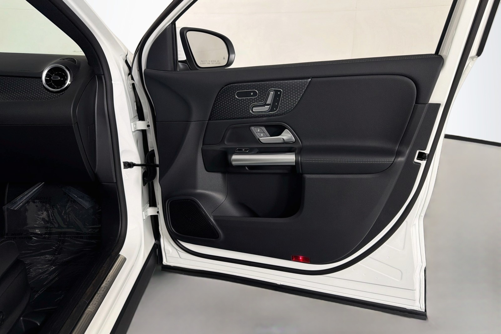 New 2026 Polar White Mercedes-Benz GLA 250 SUV image 23