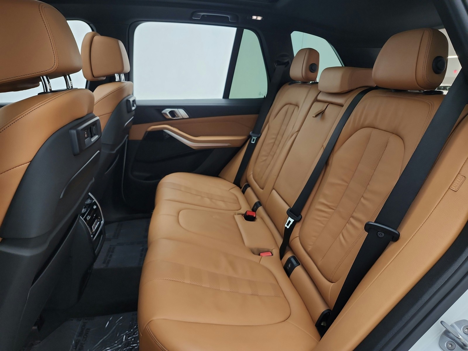 Used 2019 Mineral White Metallic BMW xDrive40i Sports Activity Vehicle image 15