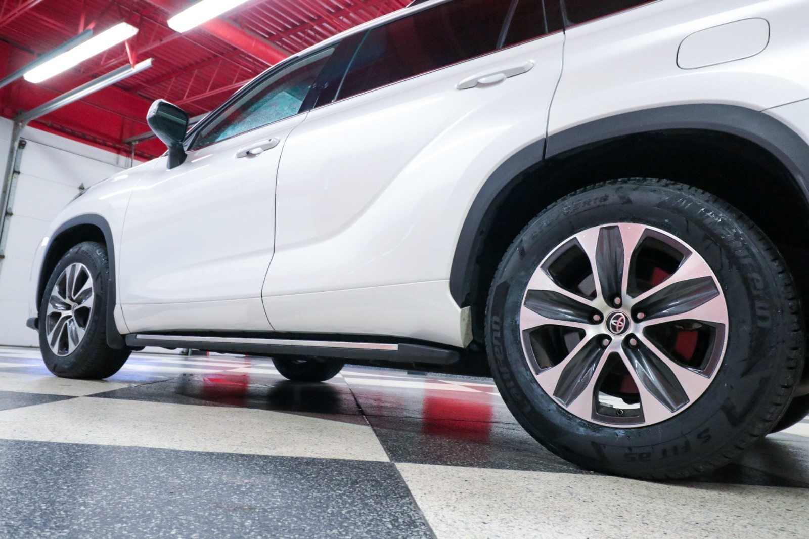 Used Car 2022 Toyota Highlander  Xle For Sale Under $35,000 In Austin, Texas