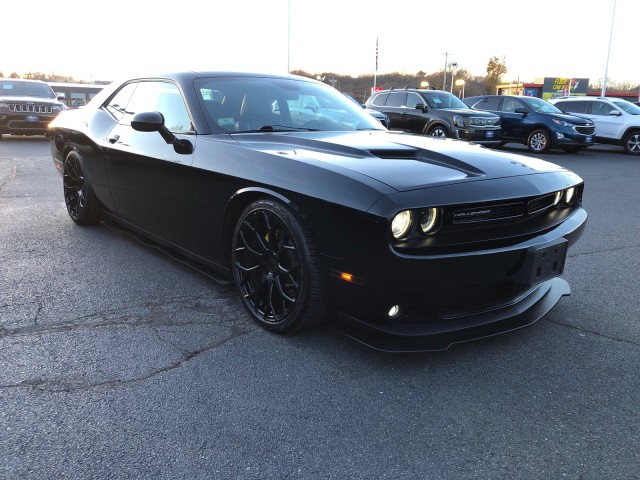 2017 Dodge Challenger SXT Plus 2