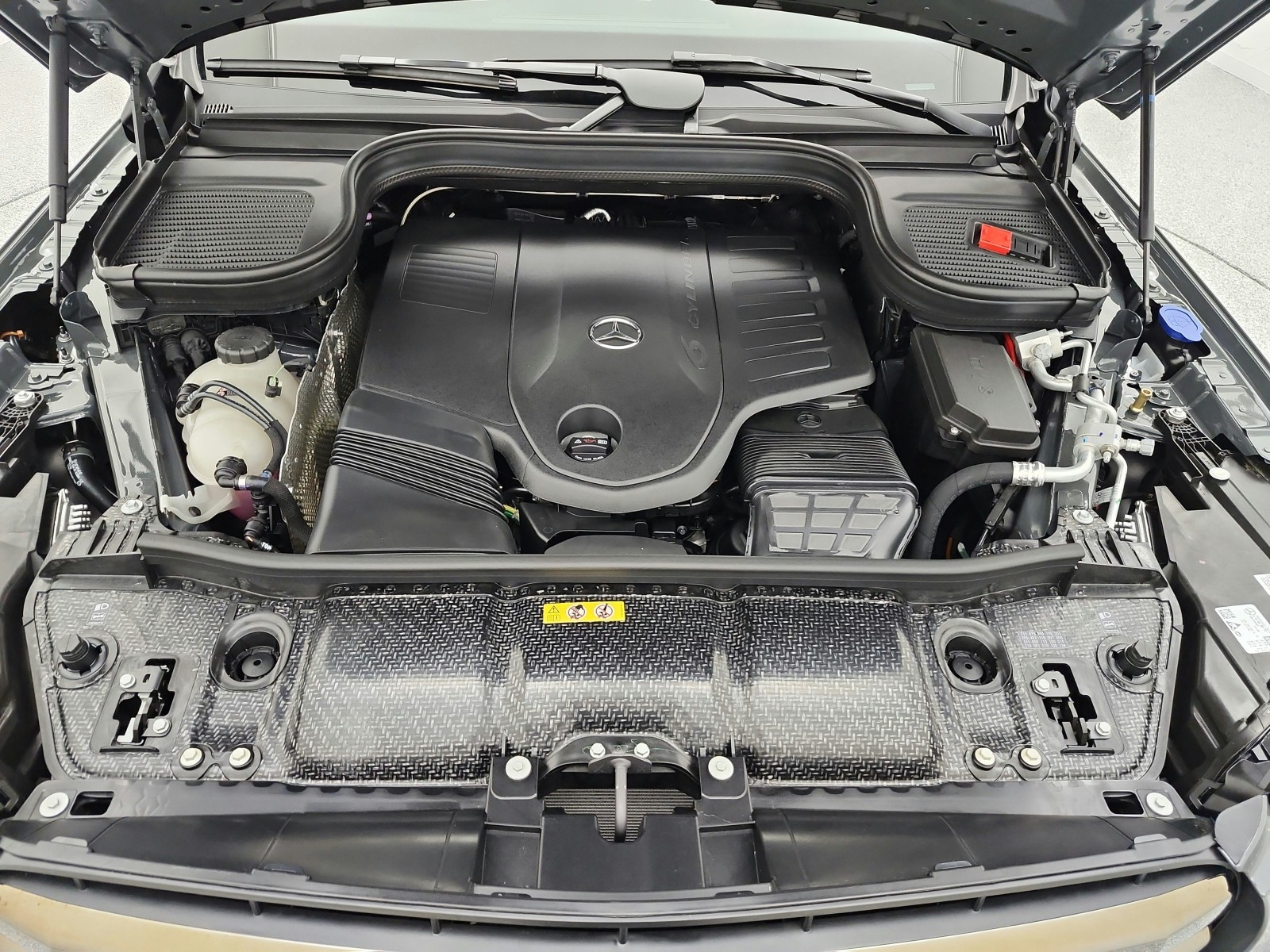 New 2026 MANUFAKTUR Signature Silicon Grey Mercedes-Benz GLS 450 image 12