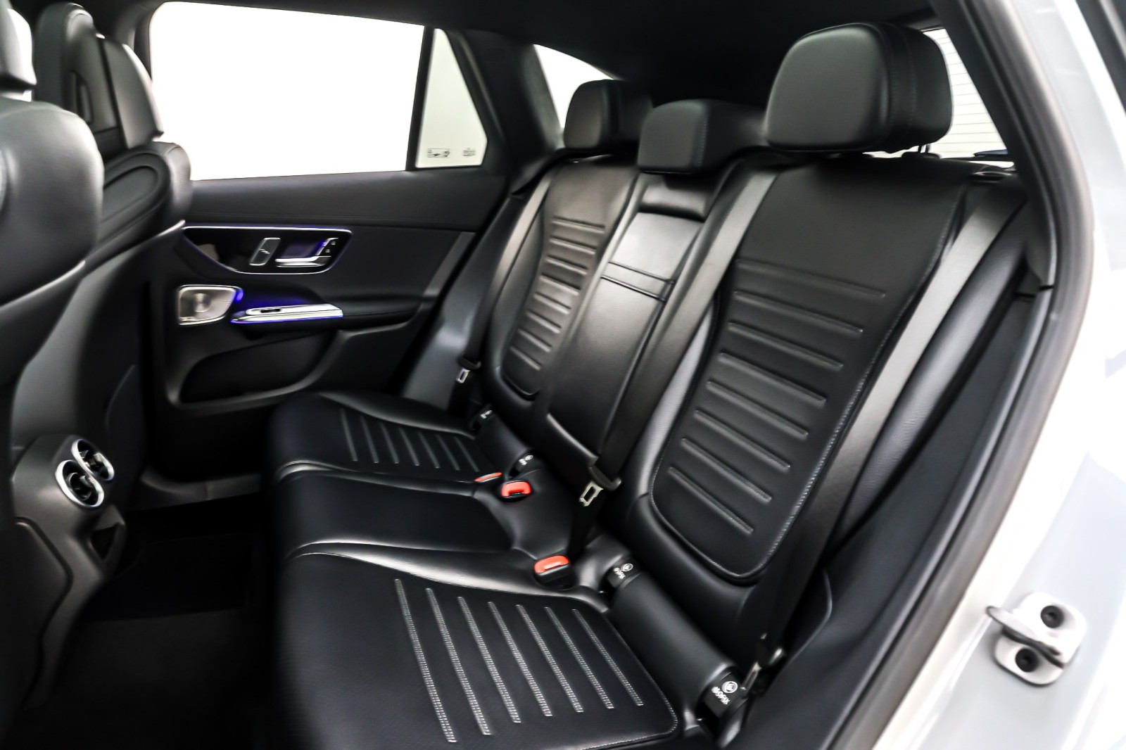 New 2026 MANUFAKTUR Alpine Grey Mercedes-Benz GLC 300 image 8