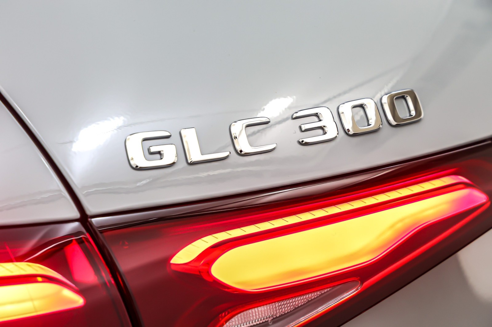 New 2026 MANUFAKTUR Alpine Grey Mercedes-Benz GLC 300 image 9