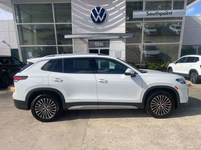 WHITE/LC9A 2025 Volkswagen Tiguan S FWD SUV / Crossover Front-Wheel Drive Automatic