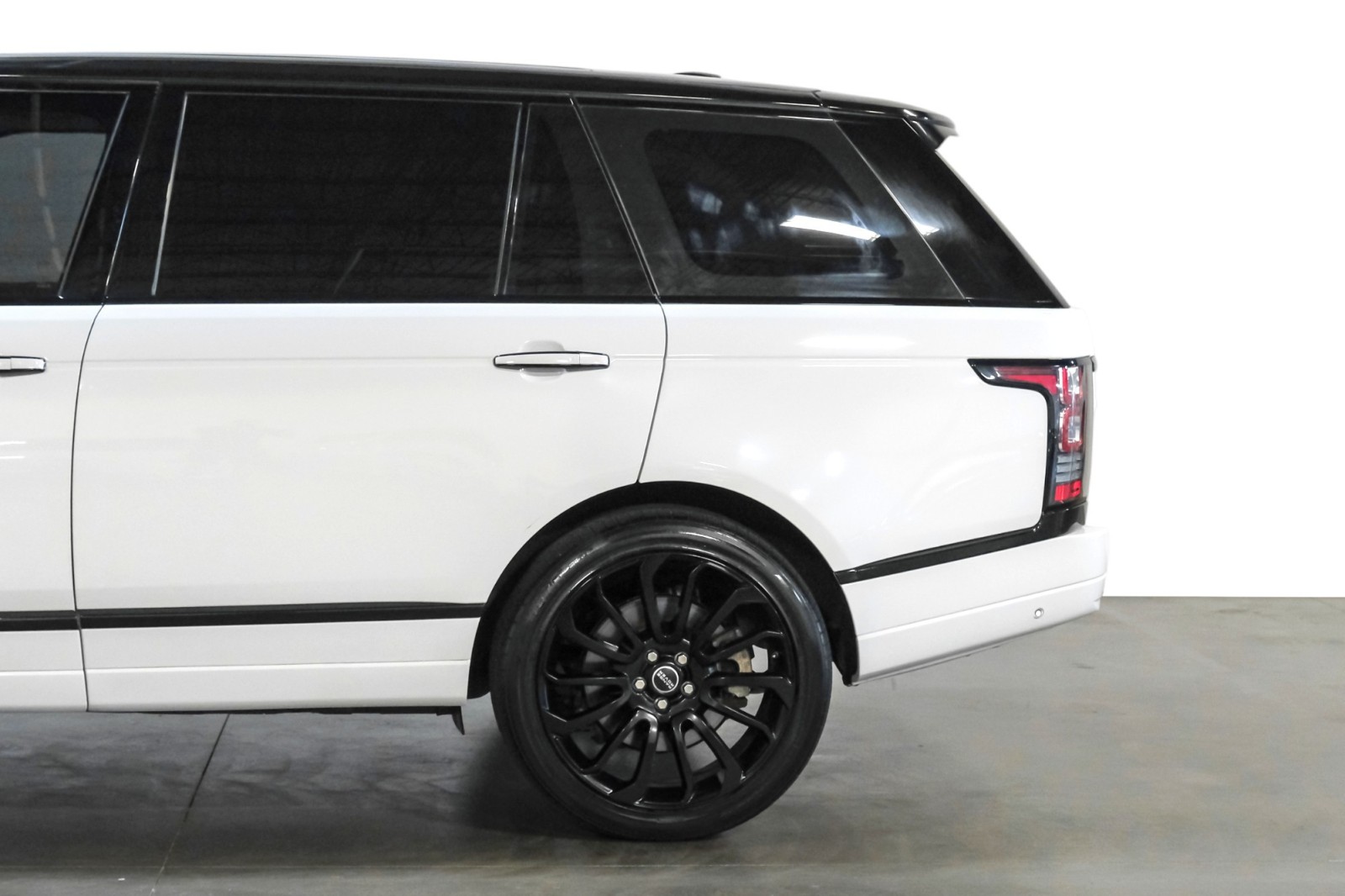 2014 Land Rover Range Rover Supercharged Autobiography LWB RearEntertainment BlackOutPkg 11