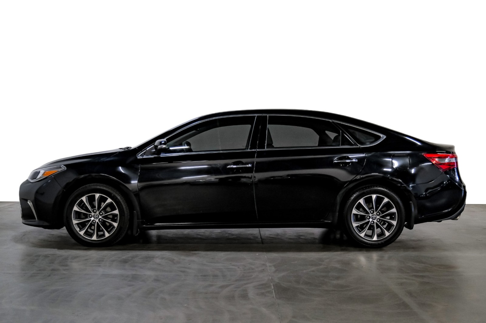 2016 Toyota Avalon XLE Plus 9