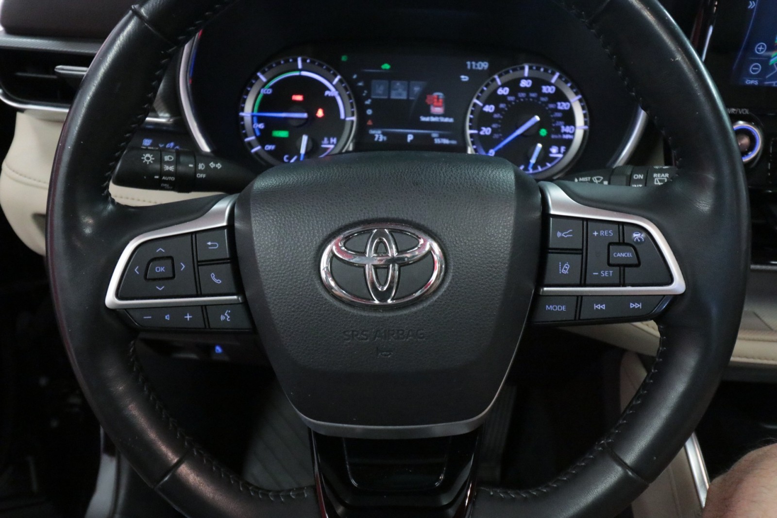 Used Car 2022 Toyota Highlander  Hybrid Platinum For Sale Under $40,000 In Austin, Texas