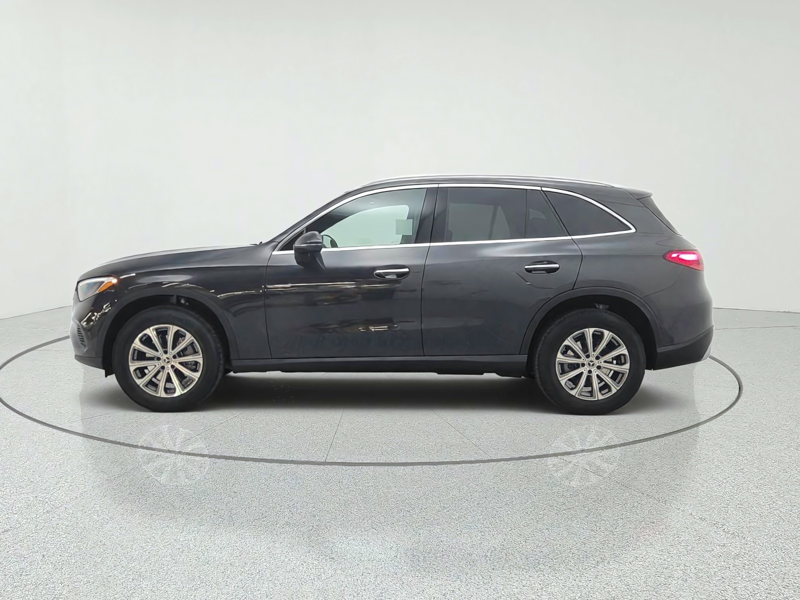 New 2027 Graphite Grey Metallic Mercedes-Benz GLC 300 SUV image 8