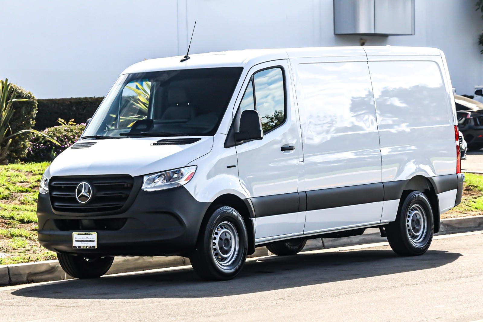 2025 Mercedes-Benz eSprinter Cargo Van Base's photo