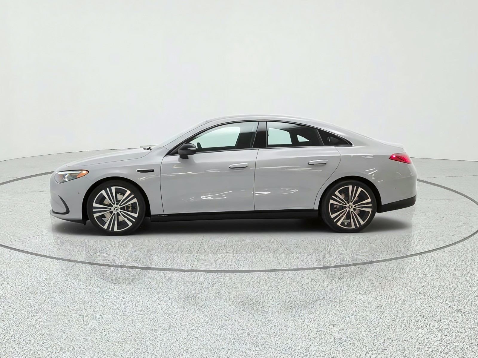 New 2027 MANUFAKTUR Alpine Grey Mercedes-Benz CLA 350 Electric 4MATIC® image 8