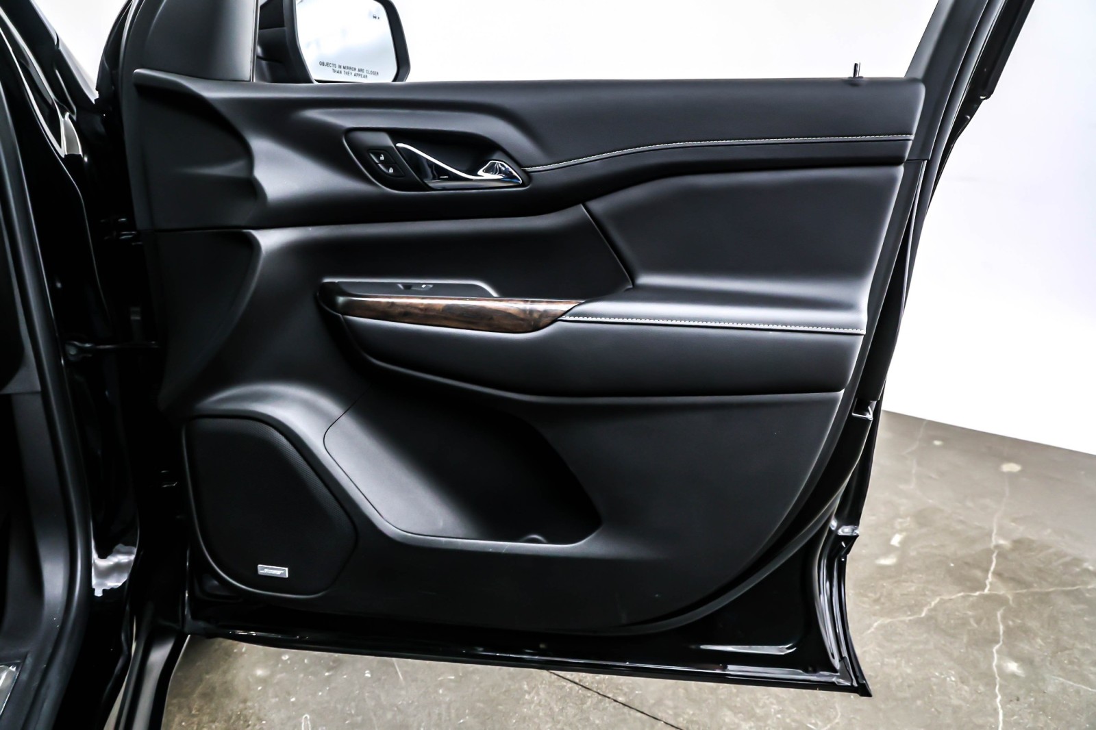 Used 2023 Ebony Twilight Metallic GMC AWD 4dr Denali image 24