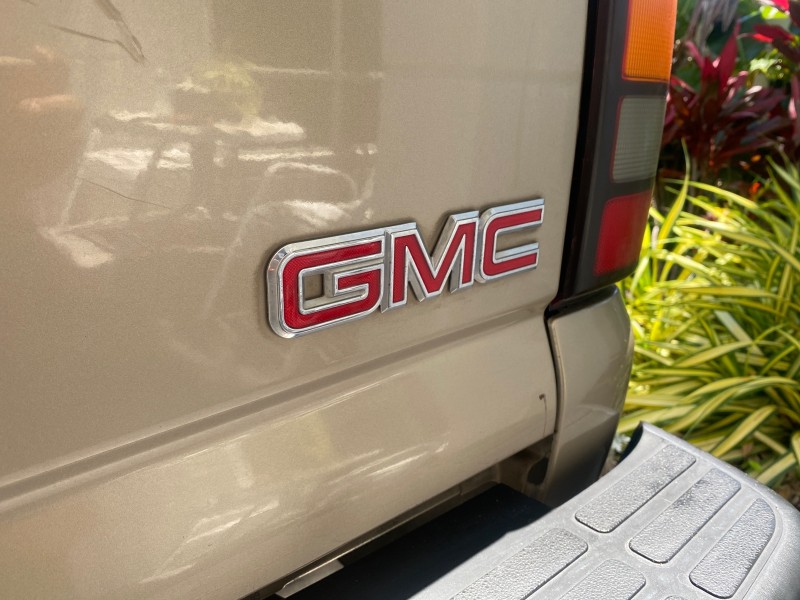 2005 GMC Sierra 1500 LOW MILES 83837 AC NO ACCIDENTS in ,