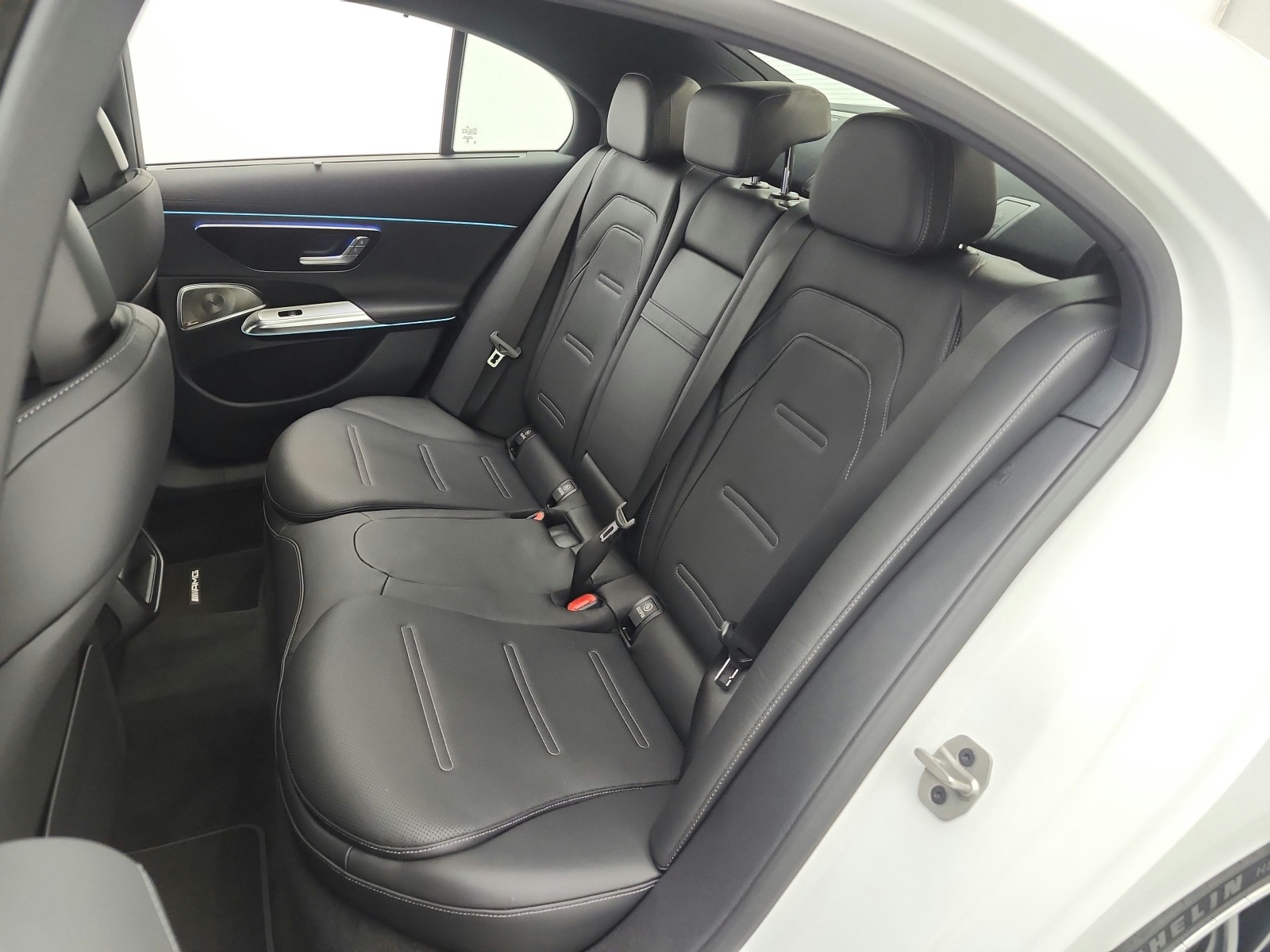 New 2026 MANUFAKTUR Moonlight White Magno Mercedes-Benz AMG® E 53 E image 10