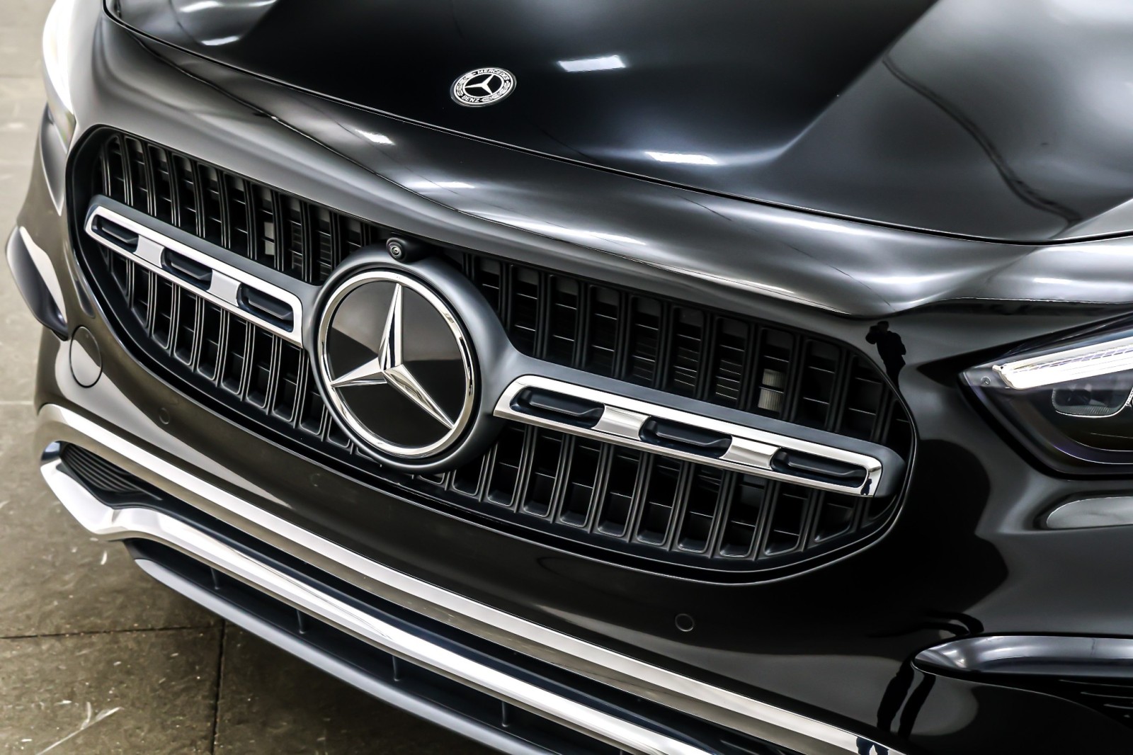 New 2025 Cosmos Black Metallic Mercedes-Benz GLA 250 SUV image 13