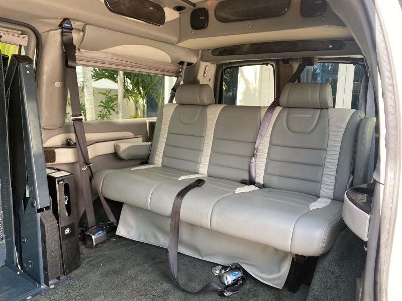 2013 GMC SAVANA HI TOP CONVERSION HANDICAP LIFT LOW MILES 24,857 in , 