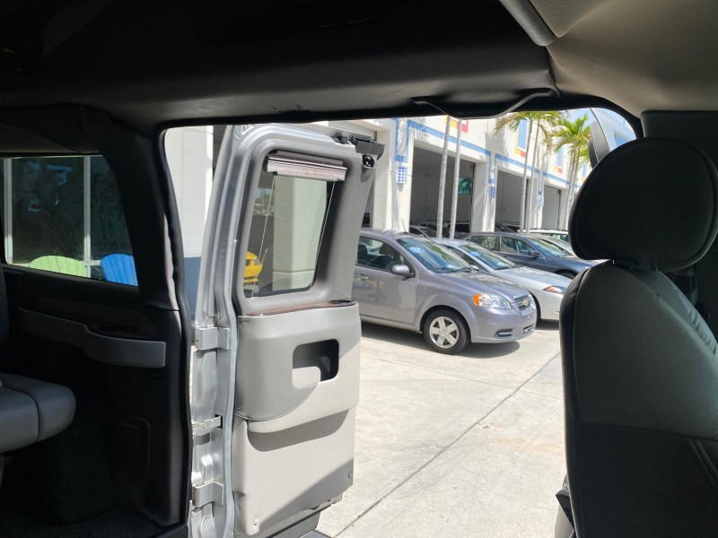 2013 GMC SAVANA HI TOP CONVERSION HANDICAP LIFT LOW MILES 24,857 in , 