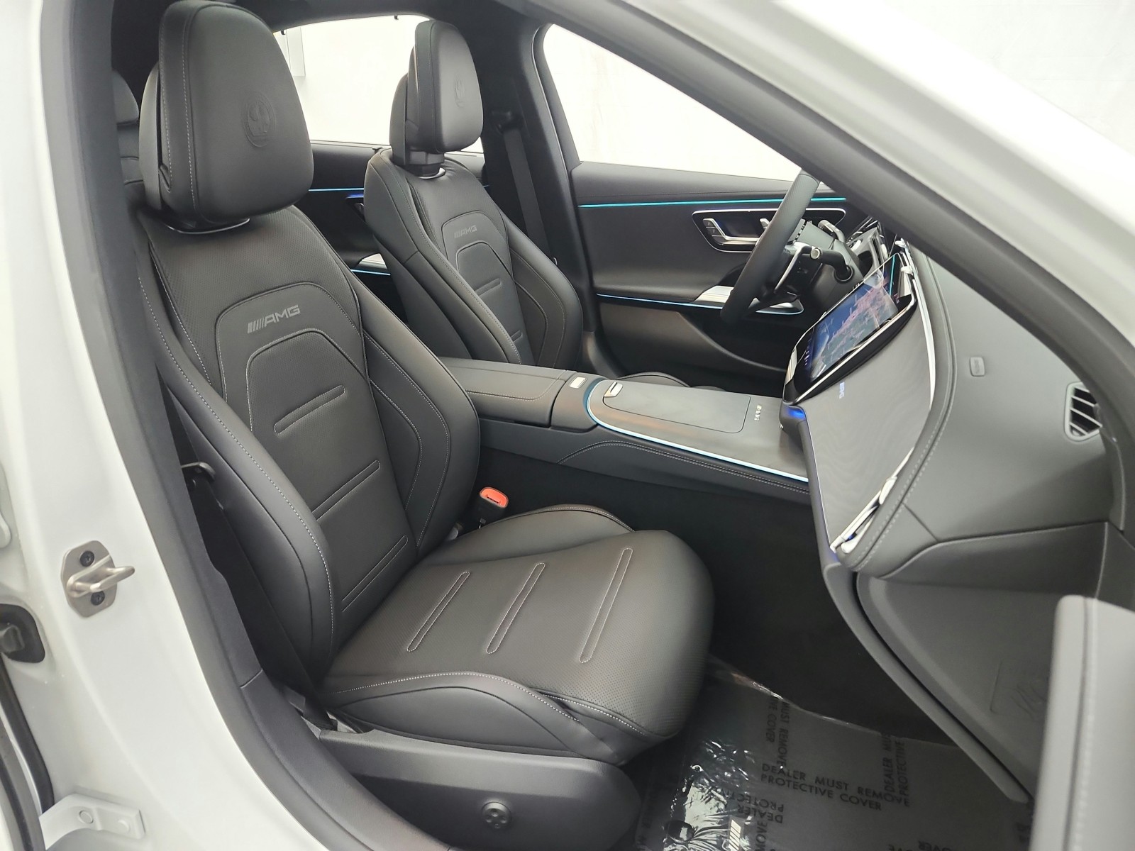 New 2026 MANUFAKTUR Moonlight White Magno Mercedes-Benz AMG® E 53 E image 14