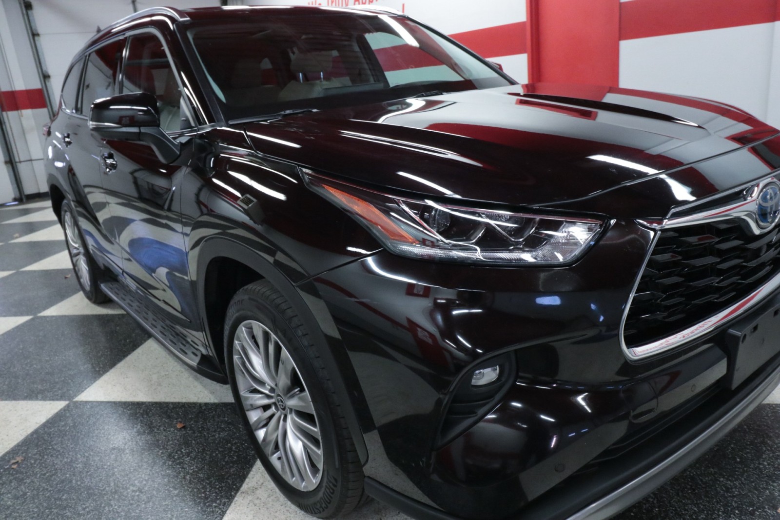 Used Car 2022 Toyota Highlander  Hybrid Platinum For Sale Under $40,000 In Austin, Texas