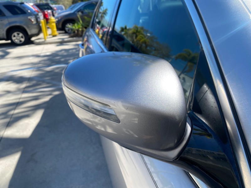2012 Hyundai Genesis 3.8L SUNROOF PREM PKG in , 