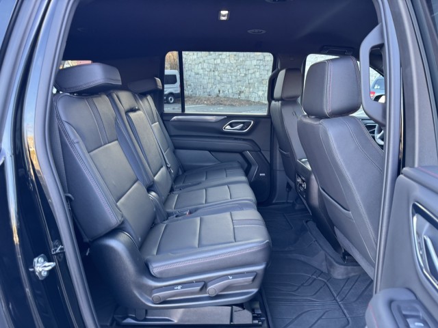 2023 Chevrolet Suburban RST with Center Bench 19