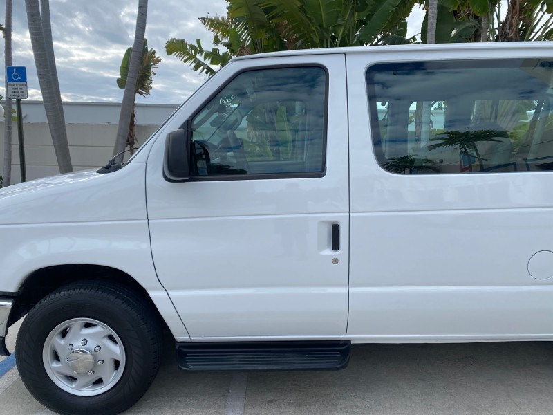 2008 Ford Econoline Wagon XLT 15 PASSENGERS E350 CLEAN in , 