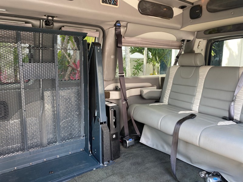 2013 GMC SAVANA HI TOP CONVERSION HANDICAP LIFT LOW MILES 24,857 in , 