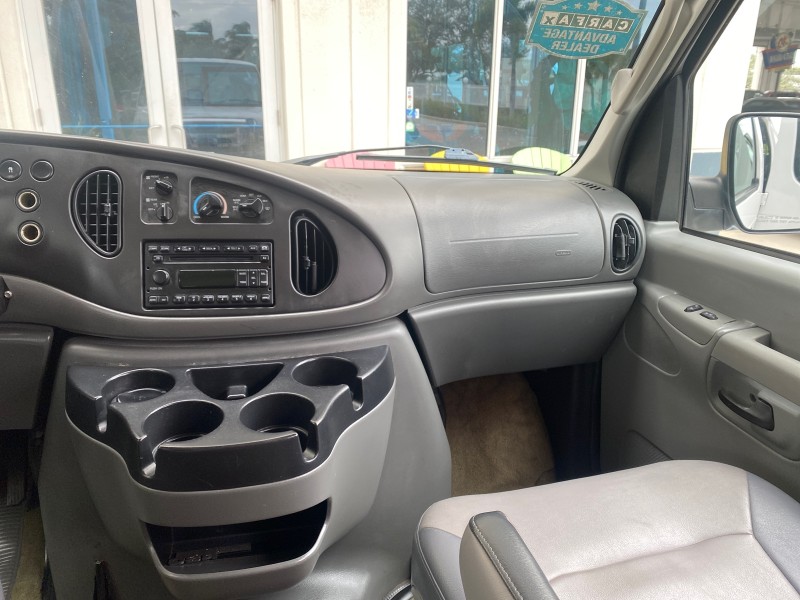 2008 Ford Econoline Wagon XLT 15 PASSENGERS E350 CLEAN in , 