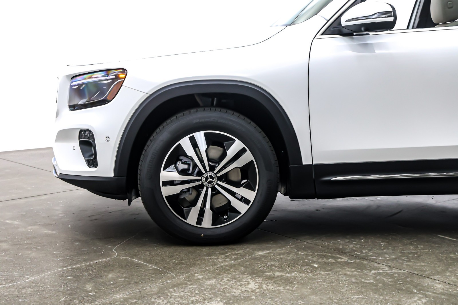 New 2026 Polar White Mercedes-Benz GLB 250 image 10