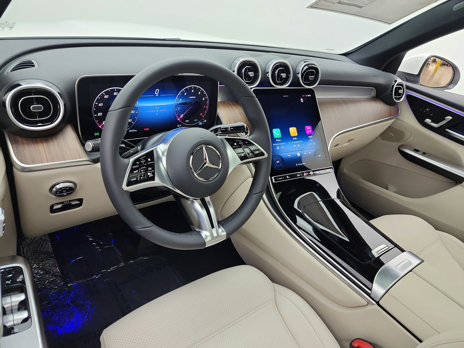 New 2027 Polar White Mercedes-Benz GLC 300 SUV image 9