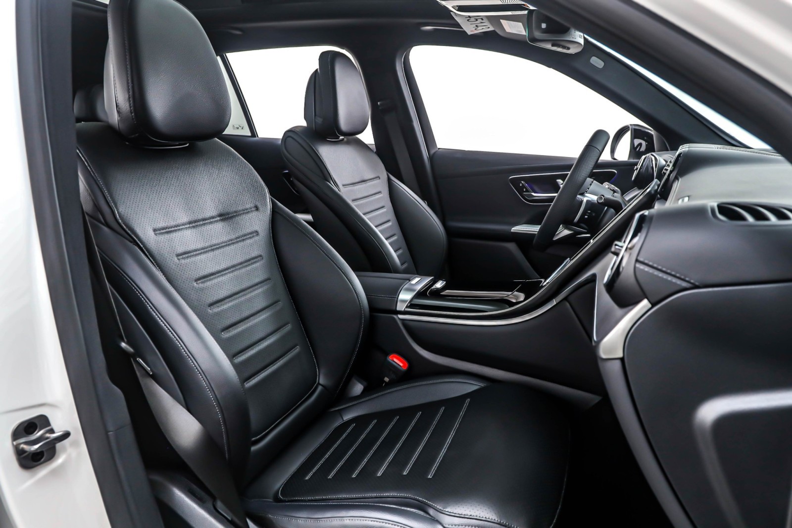 New 2026 Polar White Mercedes-Benz GLC 300 image 7