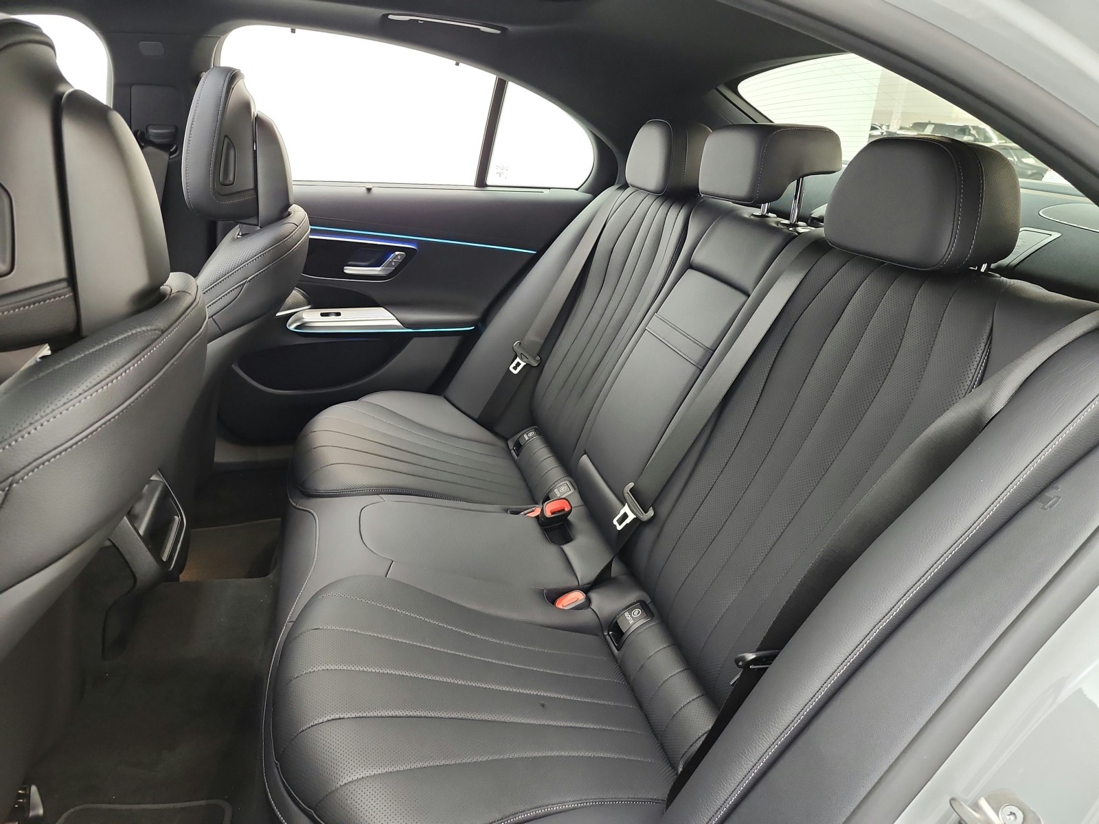 New 2027 MANUFAKTUR Alpine Grey Mercedes-Benz E 450 4MATIC® Sedan image 11
