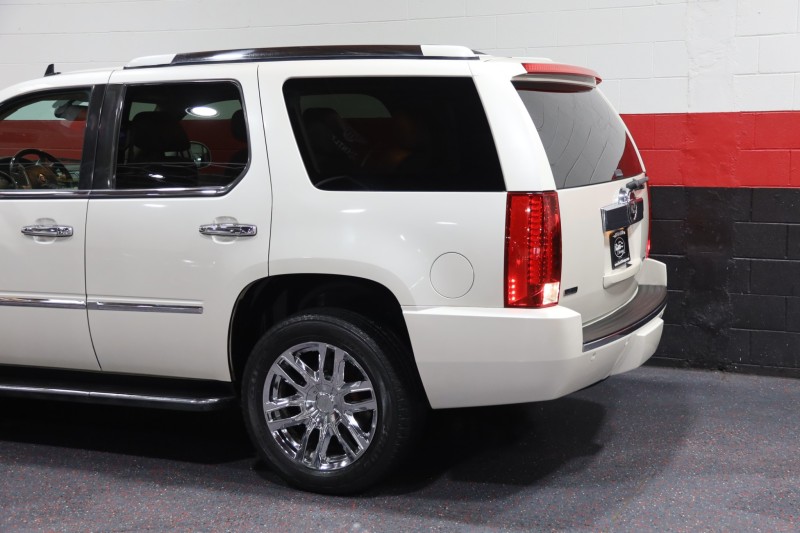 2011 Cadillac Escalade AWD 4dr Suv in , 