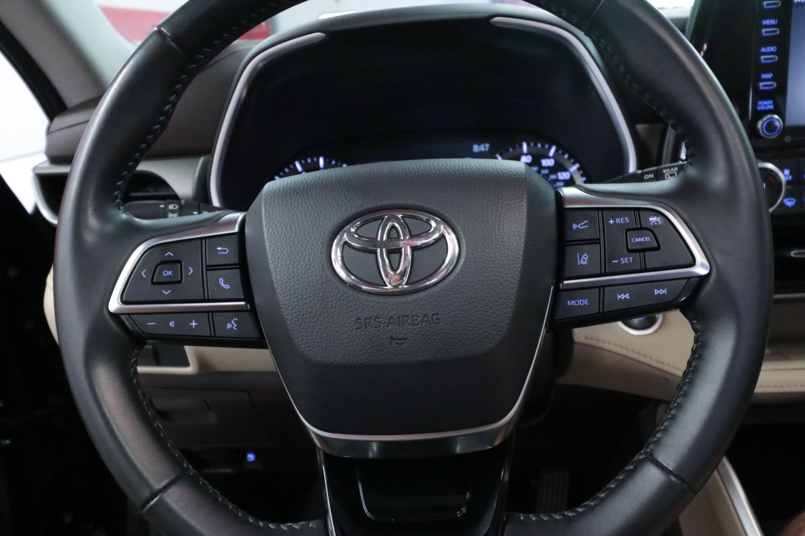 Used Car 2021 Toyota Highlander  Xle For Sale Under $35,000 In Austin, Texas