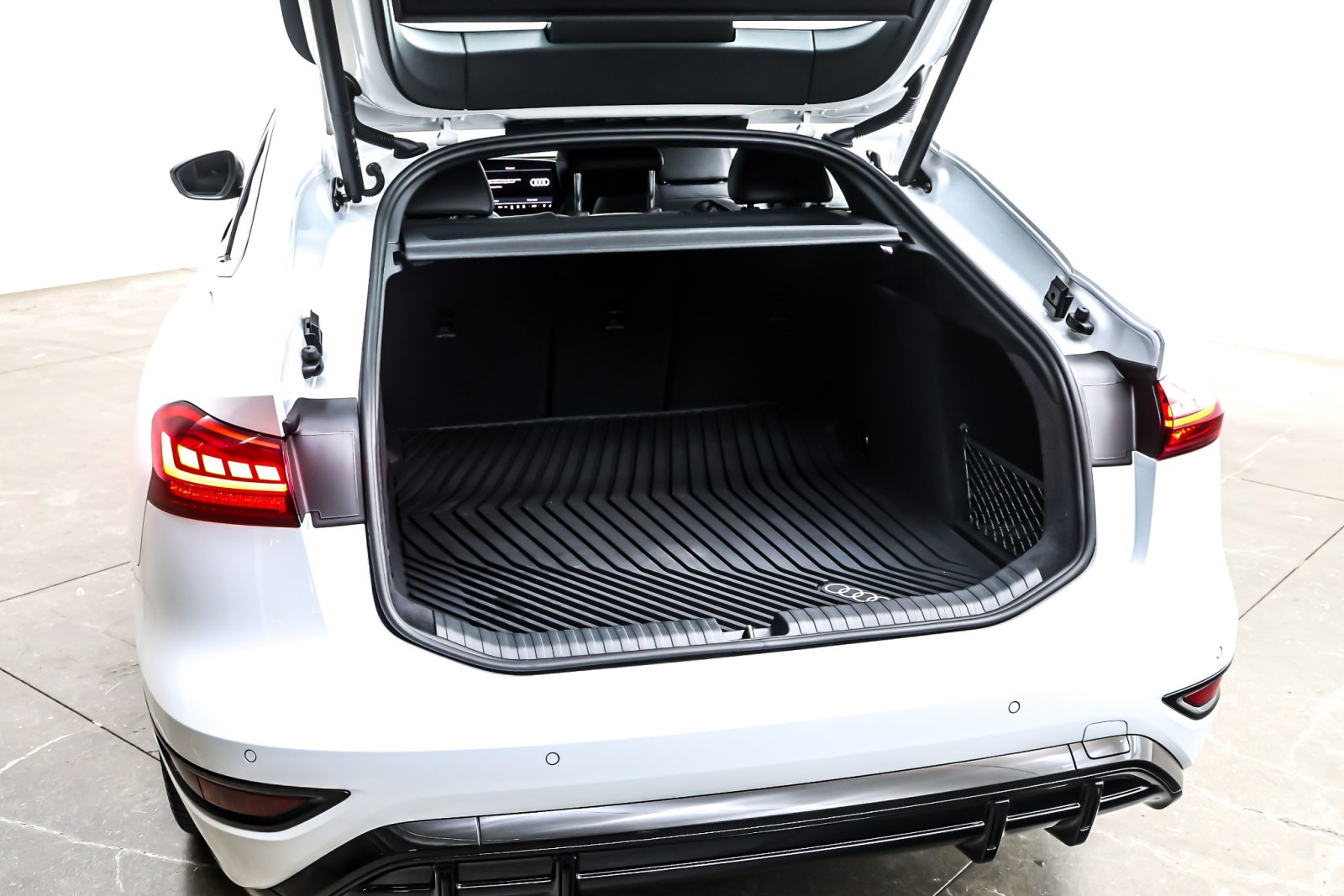 Used 2025 Glacier White Metallic Audi Premium Plus quattro image 23