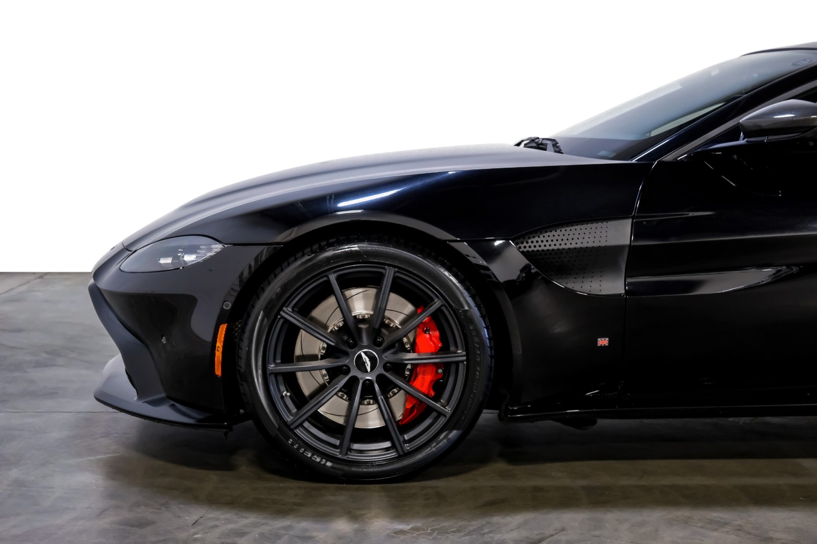 2019 Aston Martin Vantage Coupe CarbonRoof SportsLthrCarbon PremiumAudio Bla 12