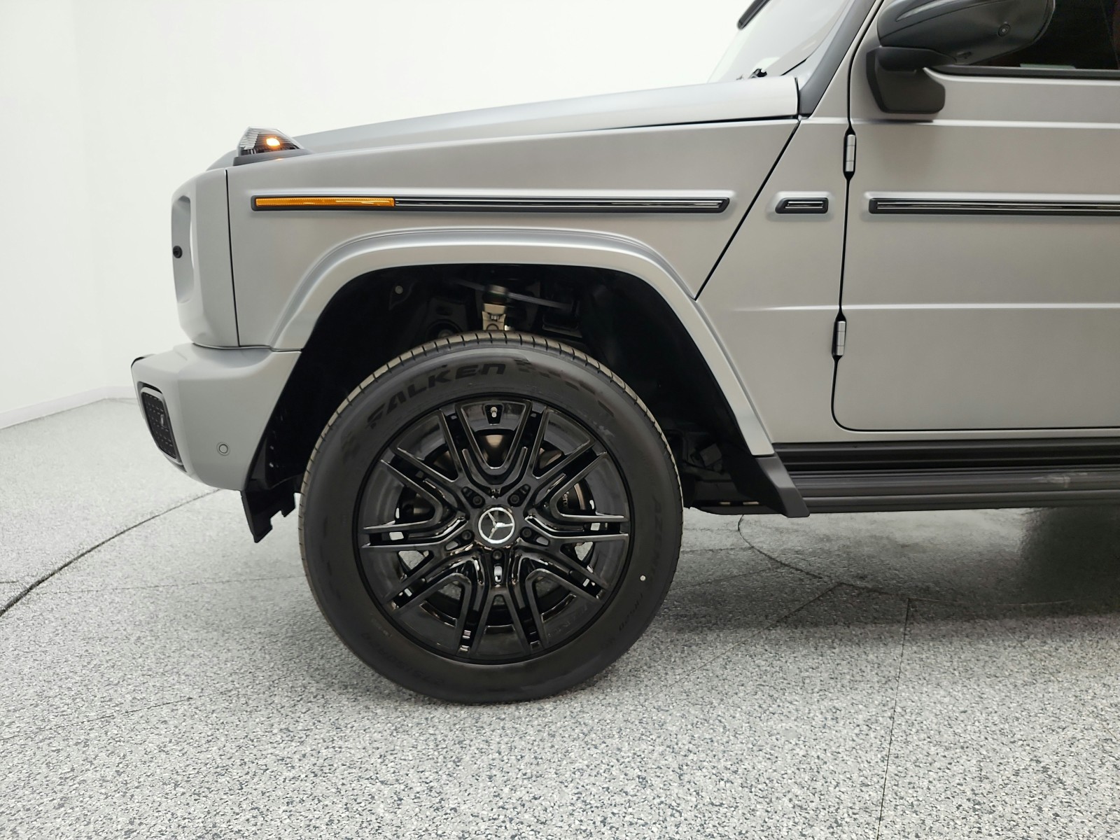 New 2027 MANUFAKTUR Platinum magno Mercedes-Benz G 580e SUV image 15