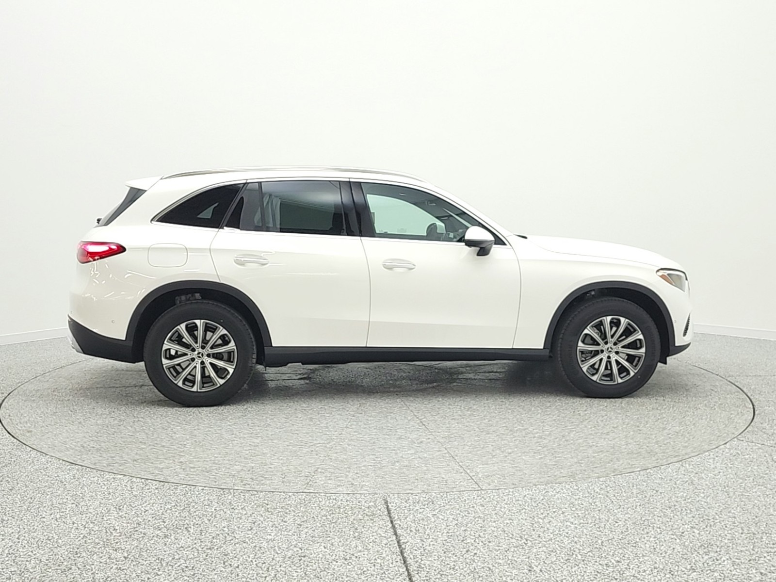 New 2026 Polar White Mercedes-Benz GLC 300 image 4