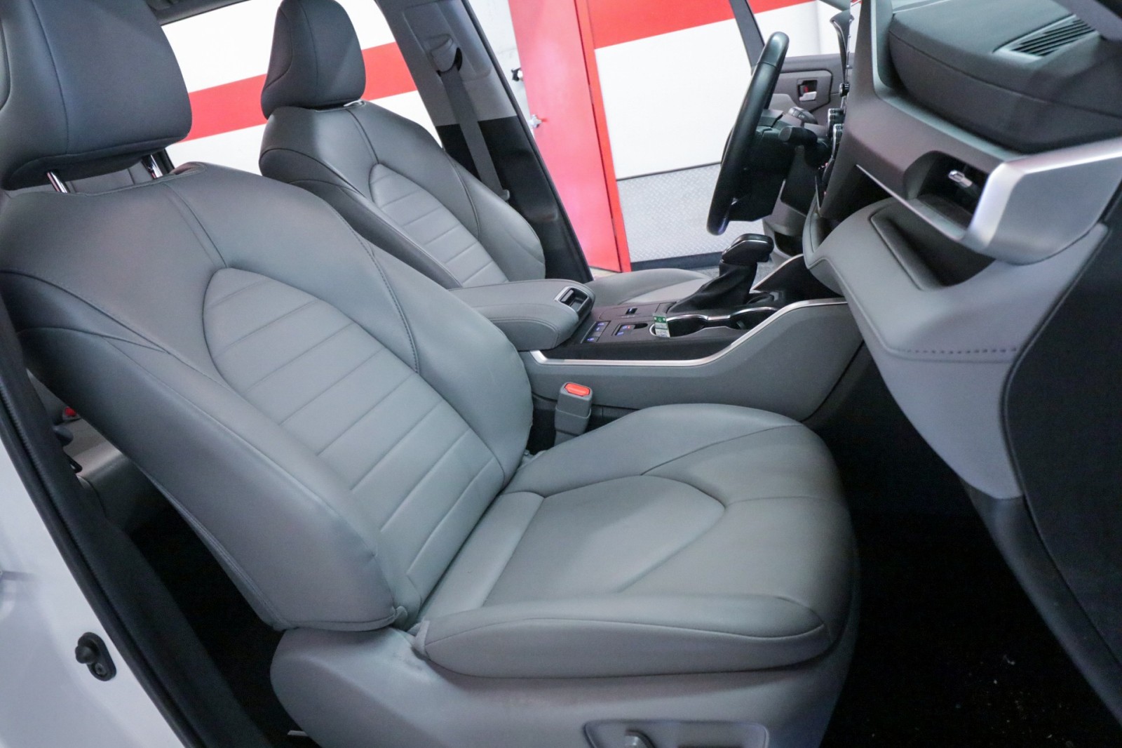 Used Car 2022 Toyota Highlander  Xle For Sale Under $35,000 In Austin, Texas