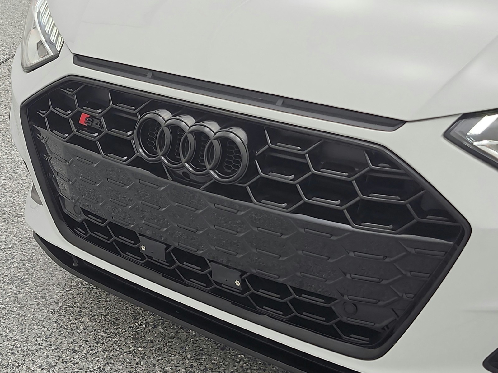 Used 2023 Glacier White Metallic Audi Premium Plus 3.0 TFSI quattro image 13