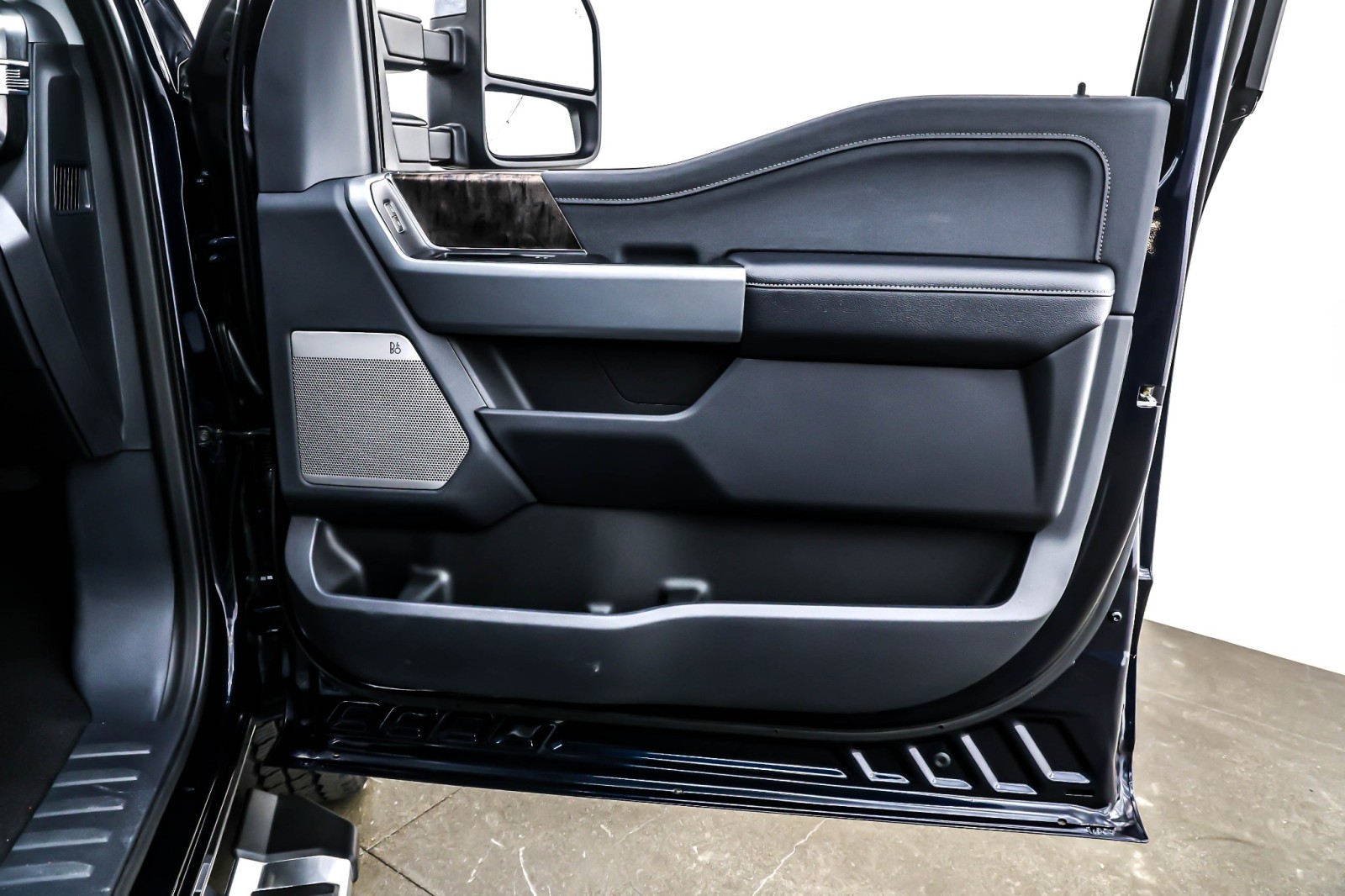 Used 2024 Antimatter Blue Metallic Ford LARIAT image 23