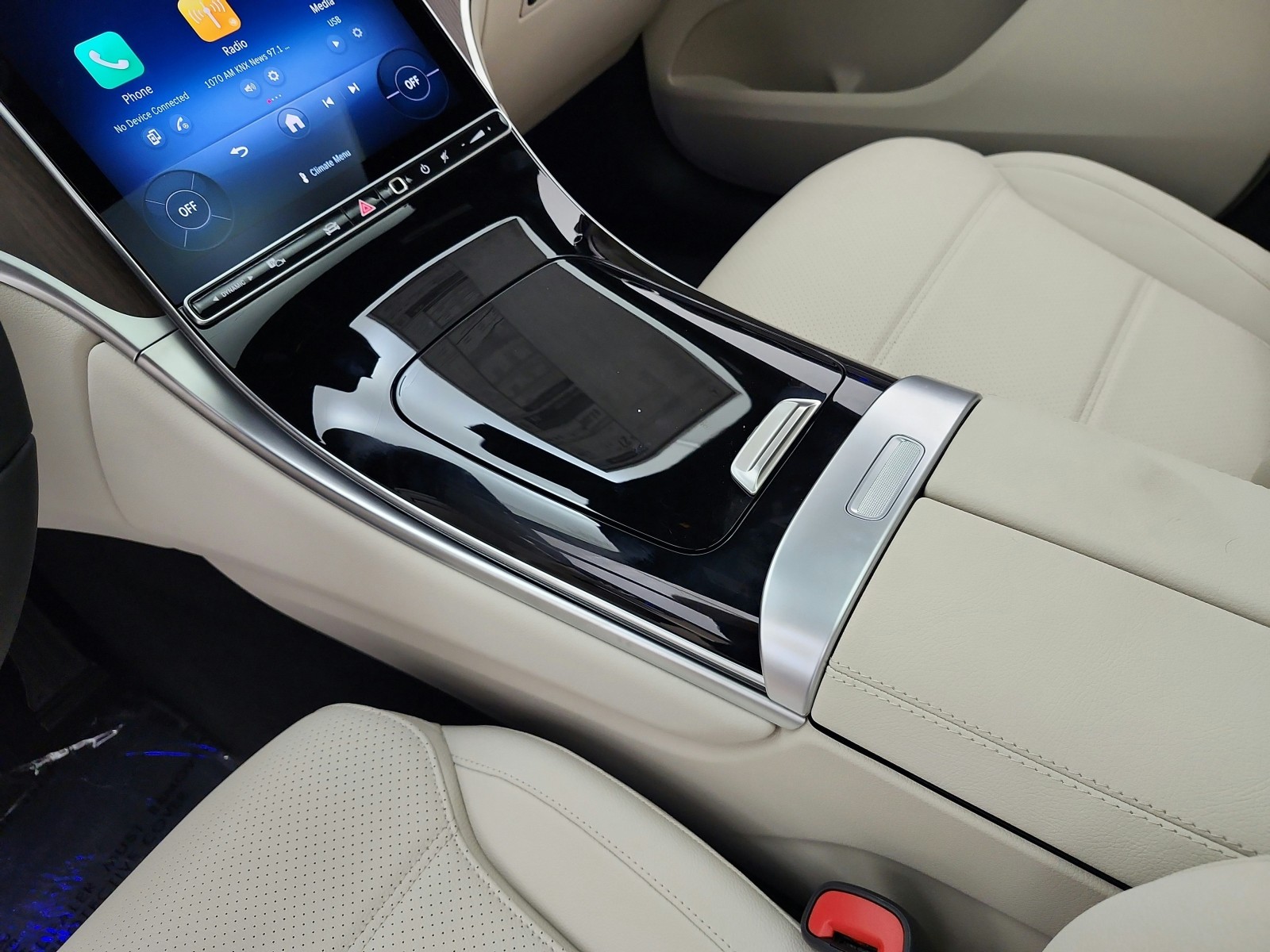 New 2027 Polar White Mercedes-Benz GLC 300 SUV image 10