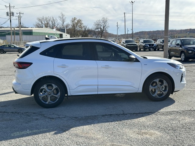 2023 Ford Escape ST-Line 2