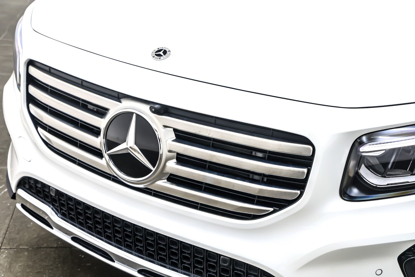 New 2026 Polar White Mercedes-Benz GLB 250 image 13