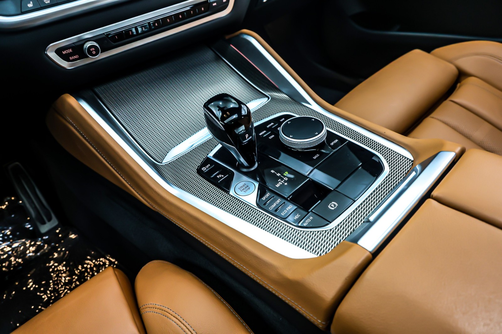 Used 2022 Alpine White BMW xDrive40i Sports Activity Coupe image 6