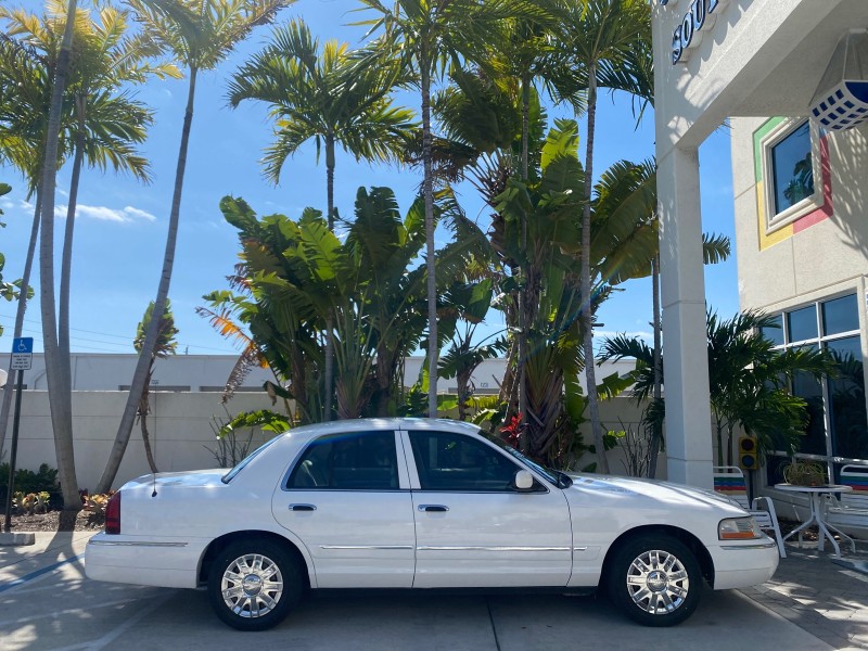 2005 Mercury Grand Marquis GS LOW MILES 49,348 in , 