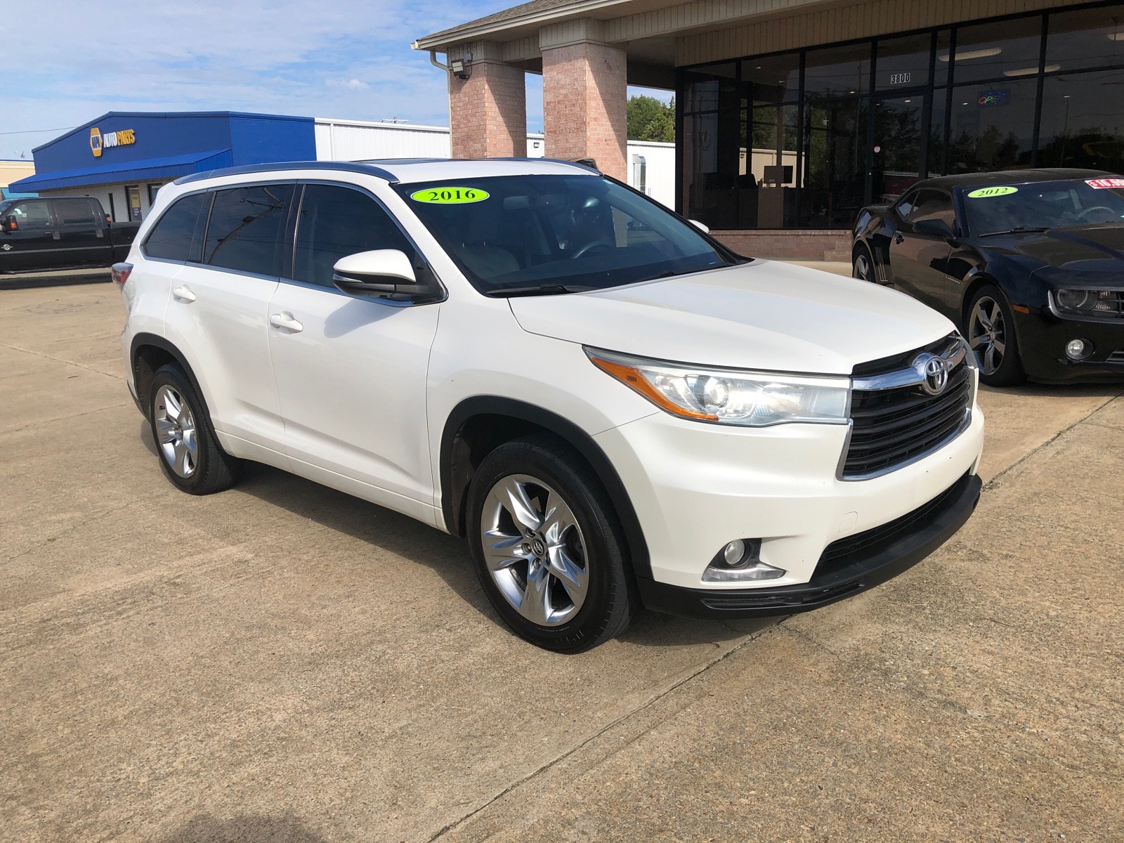 View vehicle photo 2